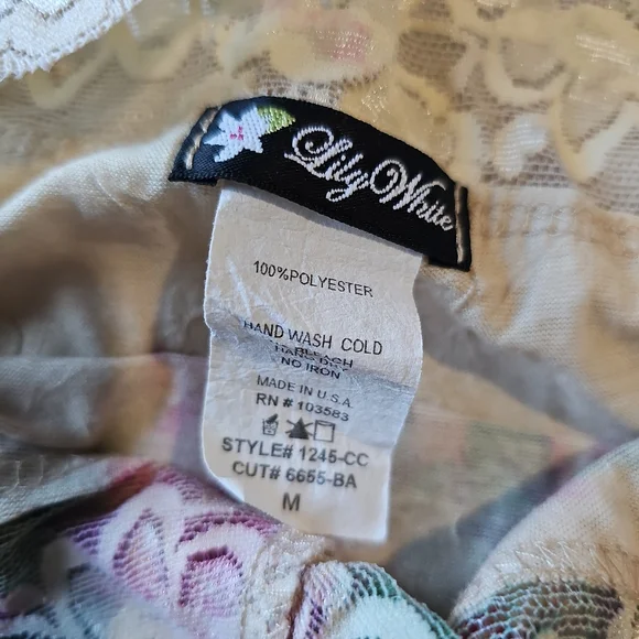 Lily White Floral Lace Trim Cami Top – Size M - Picture 3 of 4